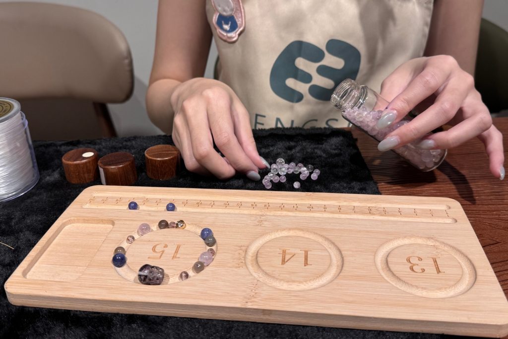 客製水晶手鍊現場製作